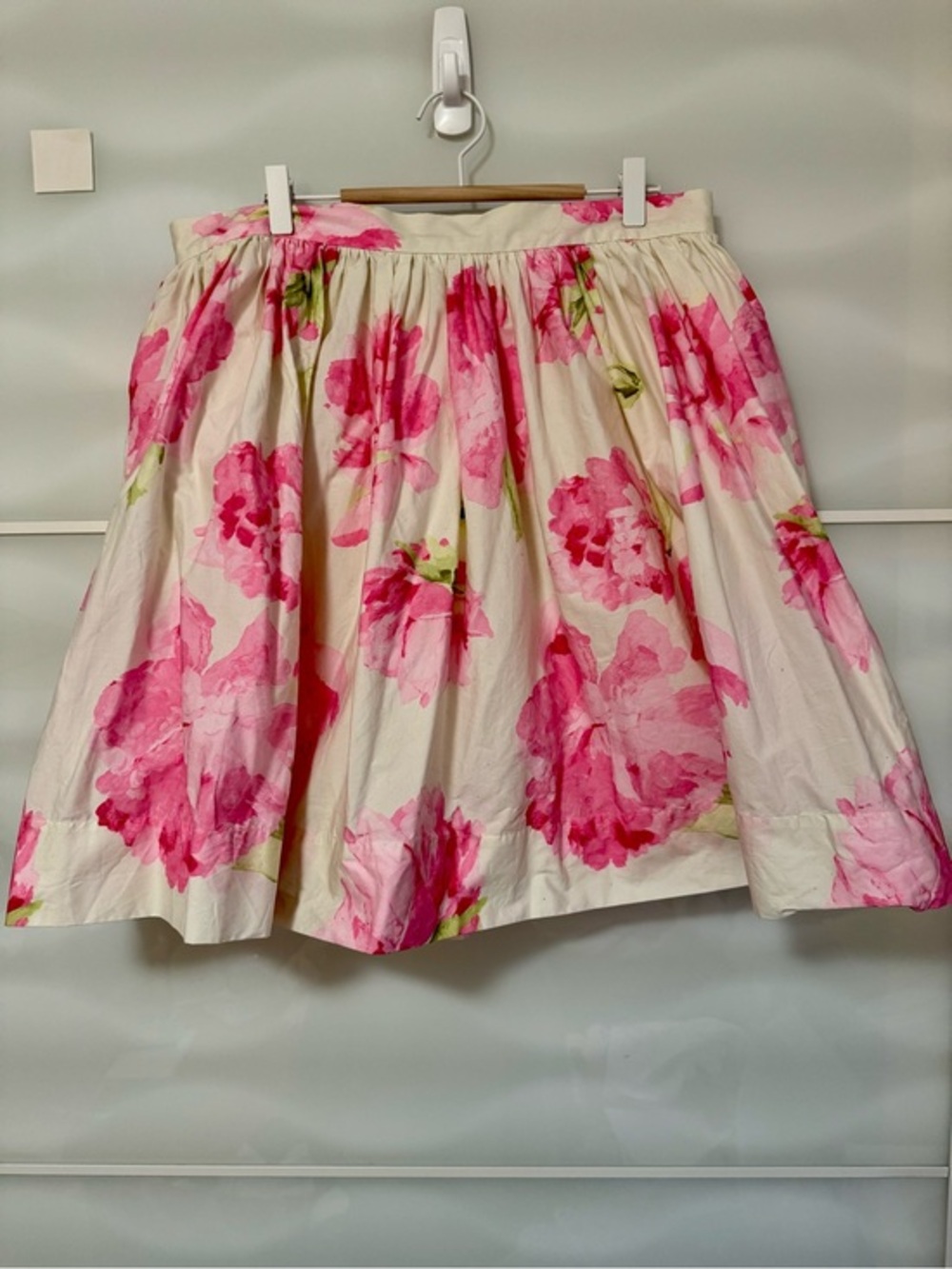 Pink and white full floral skirt. Size 16. L skater princess POCKETS cotton